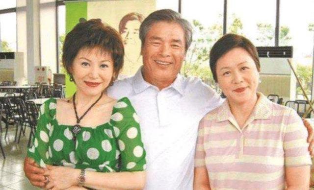 他是知名影帝，前后共有7个妻子，最小的妻子比他小了40岁