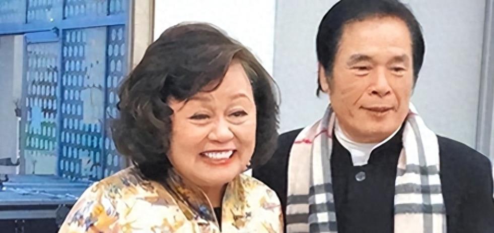 影帝雷洪：娶6个老婆，一人7万零花钱，生8个孩子，如今被抛弃