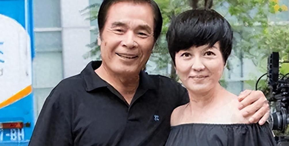 影帝雷洪：娶6个老婆，一人7万零花钱，生8个孩子，如今被抛弃