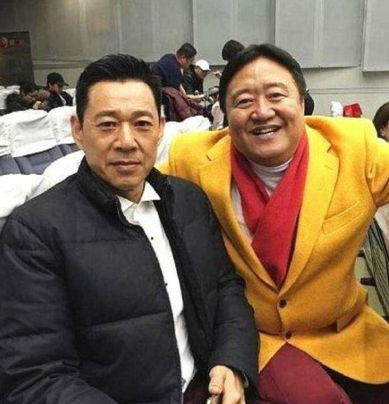 “笑脸哥”现场看春晚19次，妥妥的“钉子户”观众，今年因病缺席