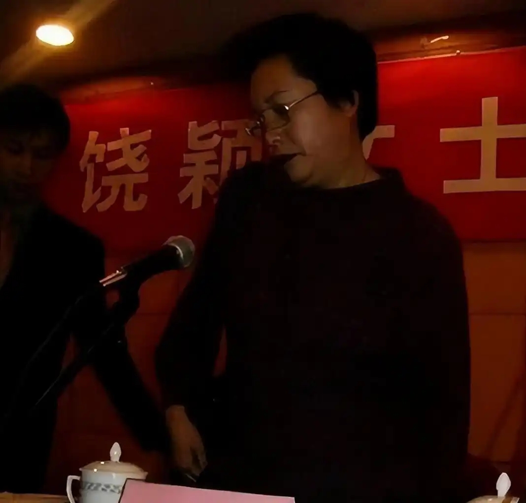 21年前诬告赵忠祥，用自身清白当赌注的饶颖，如今过得怎么样？