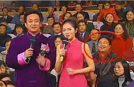 连续霸屏春晚19年的“笑脸哥”是何原因缺席春晚？现在咋样了？