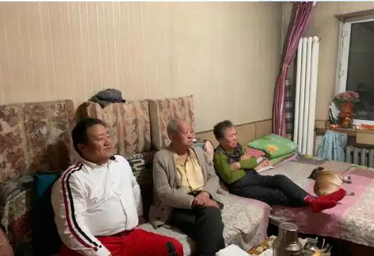 连续霸屏春晚19年的“笑脸哥”是何原因缺席春晚？现在咋样了？