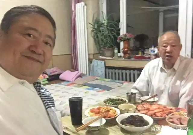 笑脸哥退出春晚观众席，知道原因后被他的孝心感动！