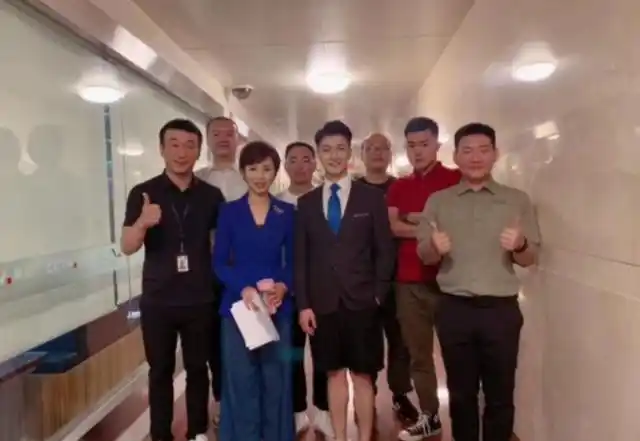 央视主持人欧阳夏丹近照曝光，颜值高气质好，笑起来很阳光