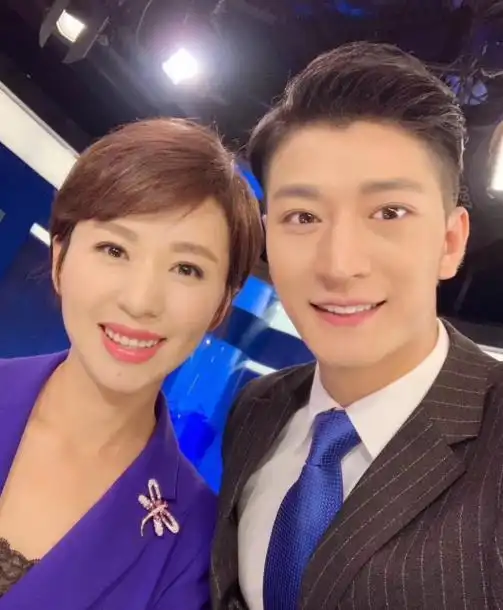 央视主持人欧阳夏丹近照曝光，颜值高气质好，笑起来很阳光