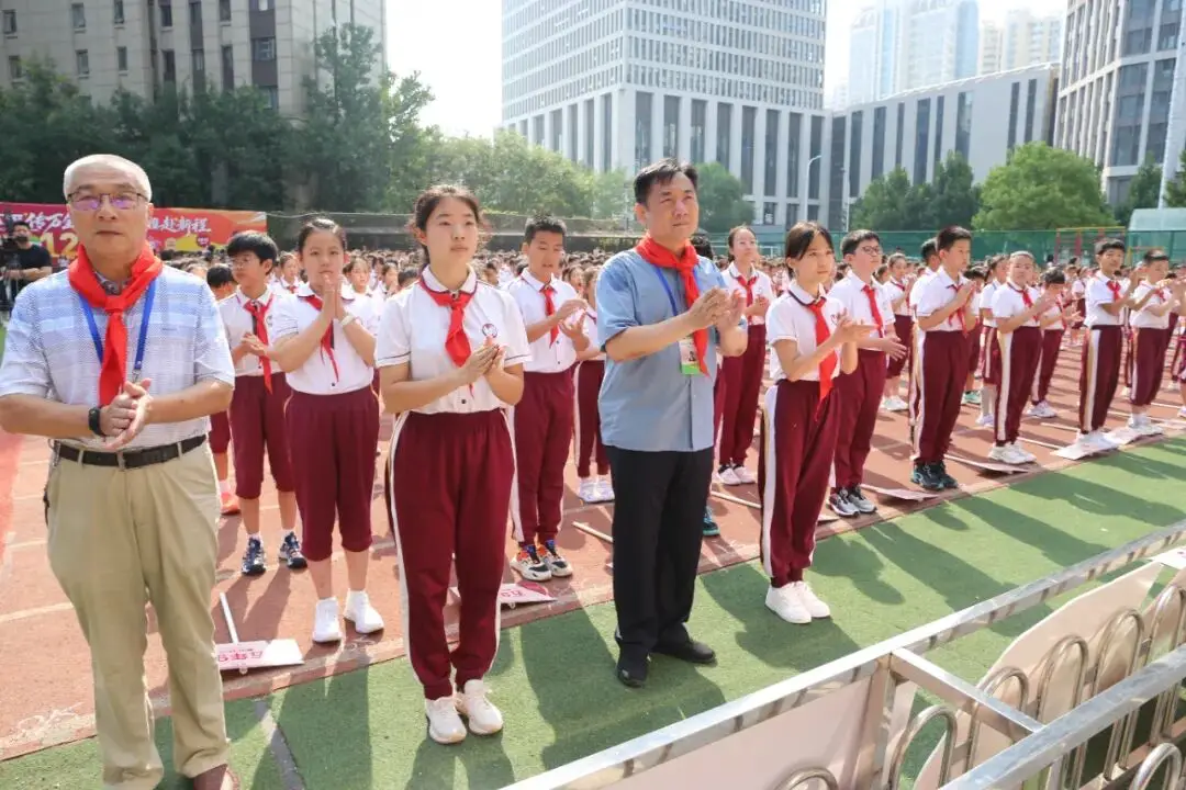 薪火不辍传万全 少年勇毅赴新程——万全小学2025-2026学年度第一学期开学典礼