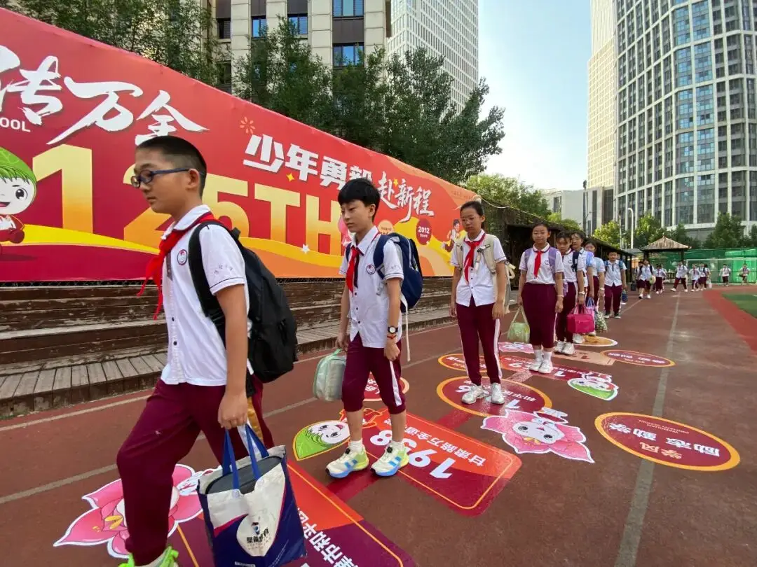 薪火不辍传万全 少年勇毅赴新程——万全小学2025-2026学年度第一学期开学典礼