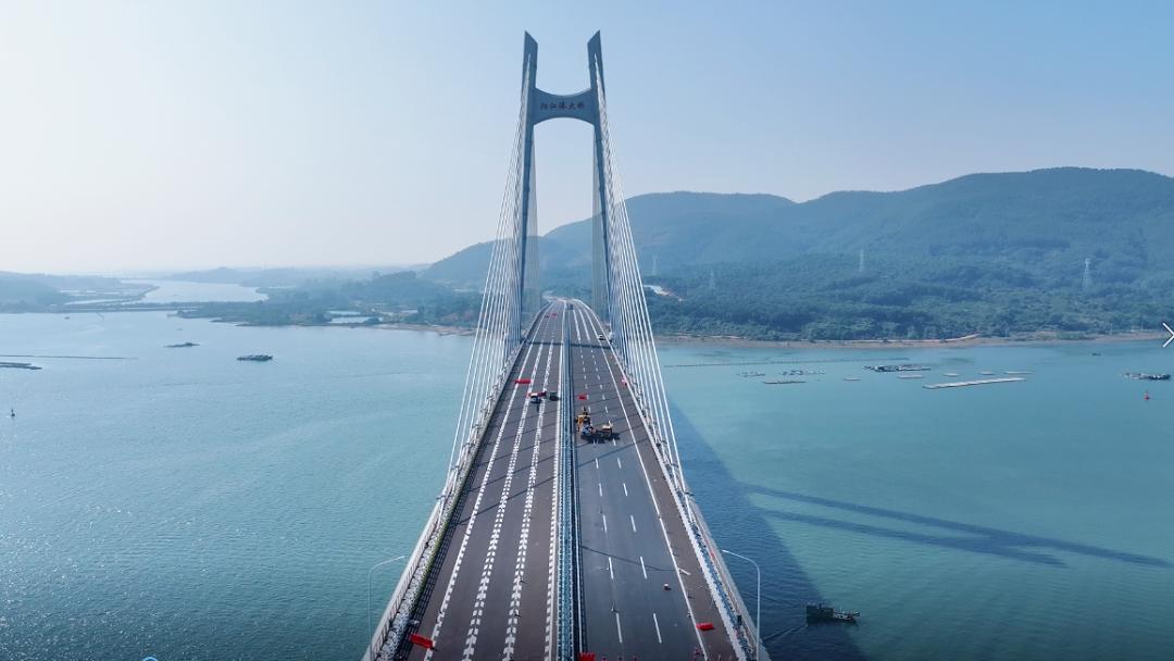 龙腾海陵湾 融湾向未来！阳江港大桥今日通车