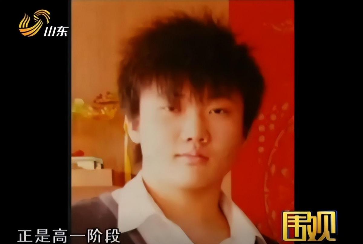 2011年，校霸与富二代发生冲突，被对方父母叫人砍断双手丧命