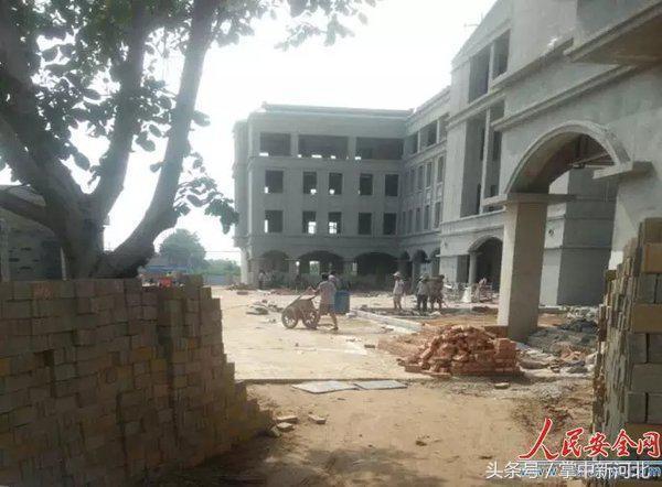 河北邢台南和县某村新建学校玩猫腻