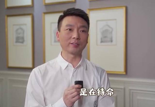 央视主持欧阳夏丹罕曝旧照！五官清秀青涩可爱，对比现在差别大