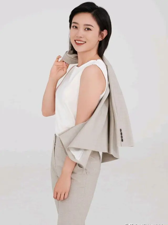 11个美女，是央视各频道的“当家花旦”，最性感的是“六公主”