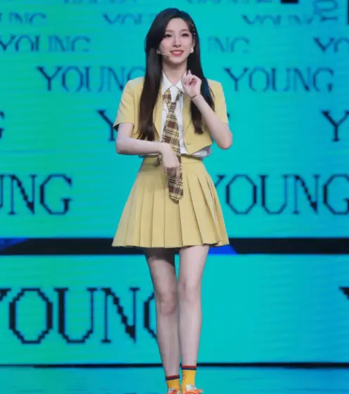 11个美女，是央视各频道的“当家花旦”，最性感的是“六公主”