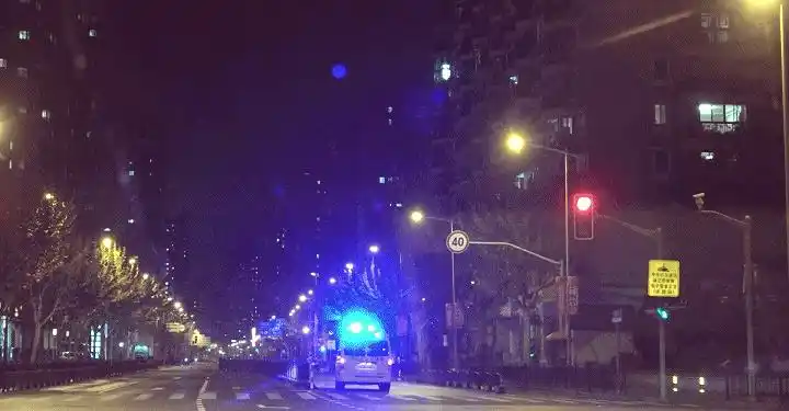 上海医院急诊：无情疫情下的医者坚守与使命
