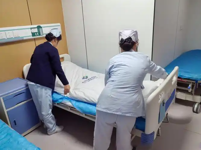 上海医院急诊：无情疫情下的医者坚守与使命