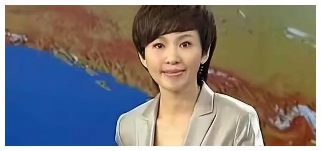 新闻联播主持人不低头看稿？其实他们全程背下来了！