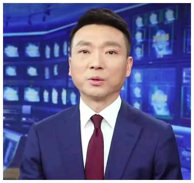 新闻联播主持人不低头看稿？其实他们全程背下来了！