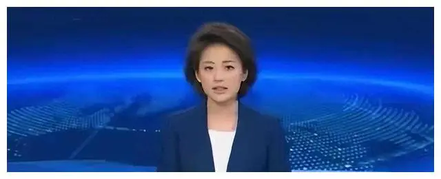 新闻联播主持人不低头看稿？其实他们全程背下来了！
