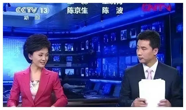 新闻联播主持人不低头看稿？其实他们全程背下来了！