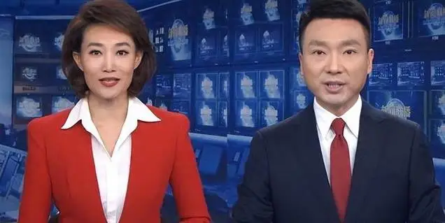 为什么新闻联播主持人从不低头念稿，他们难道全背下来了吗？