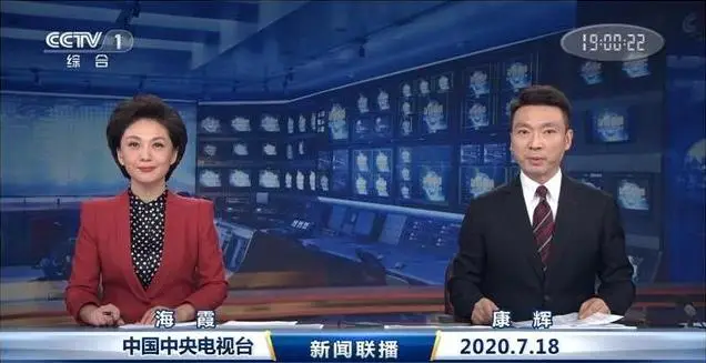 为什么新闻联播主持人从不低头念稿，他们难道全背下来了吗？