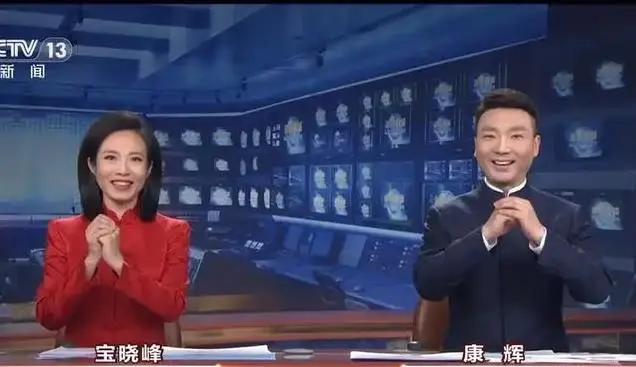 为什么新闻联播主持人从不低头念稿，他们难道全背下来了吗？
