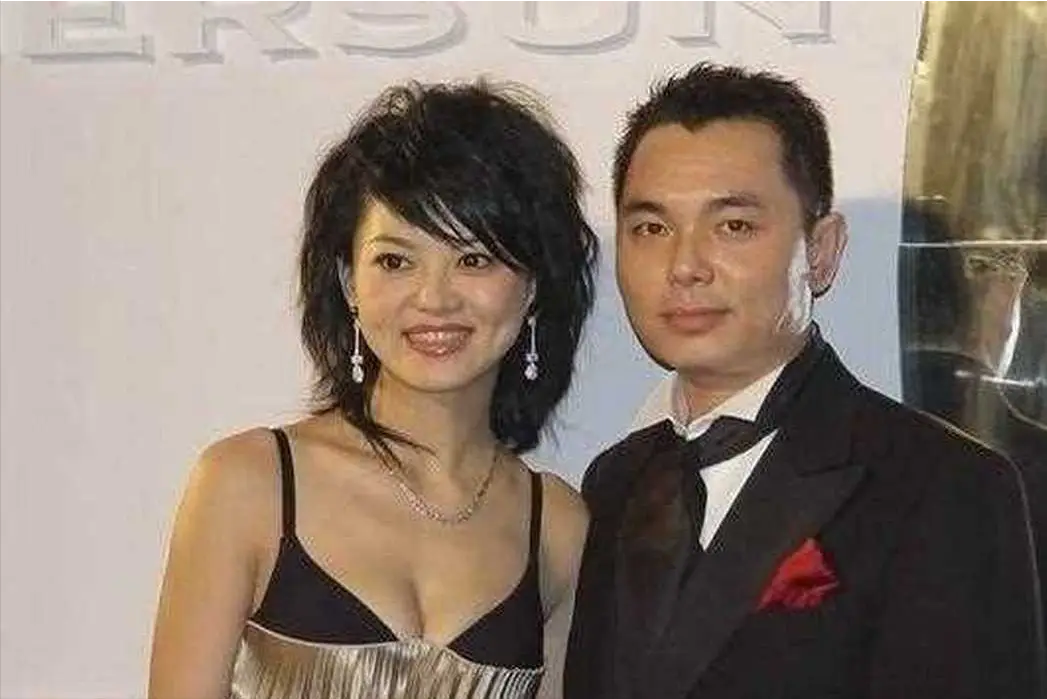 住一晚8万的酒店，2婚2离被传身家5千亿的李湘，究竟有多快乐？