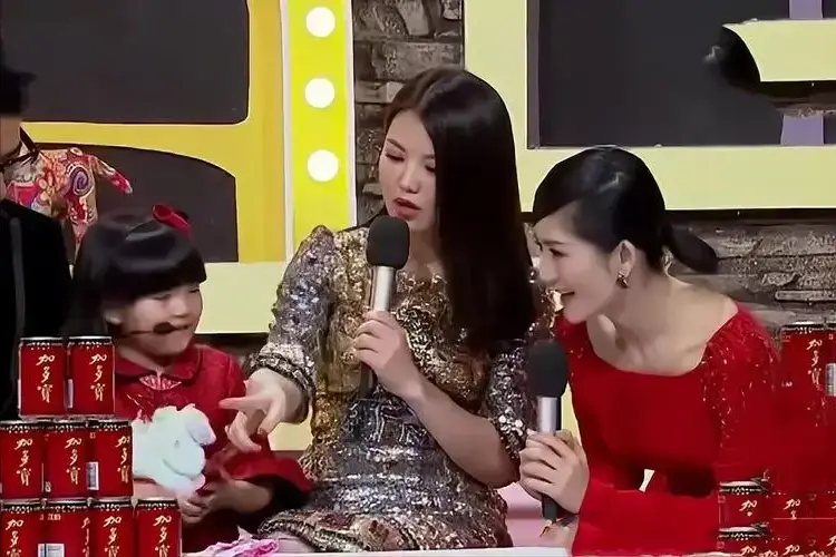 住一晚8万的酒店，2婚2离被传身家5千亿的李湘，究竟有多快乐？