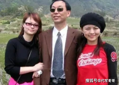 47岁李湘官宣退休，两婚两离，身家过亿，网友：她才是真正人生赢家