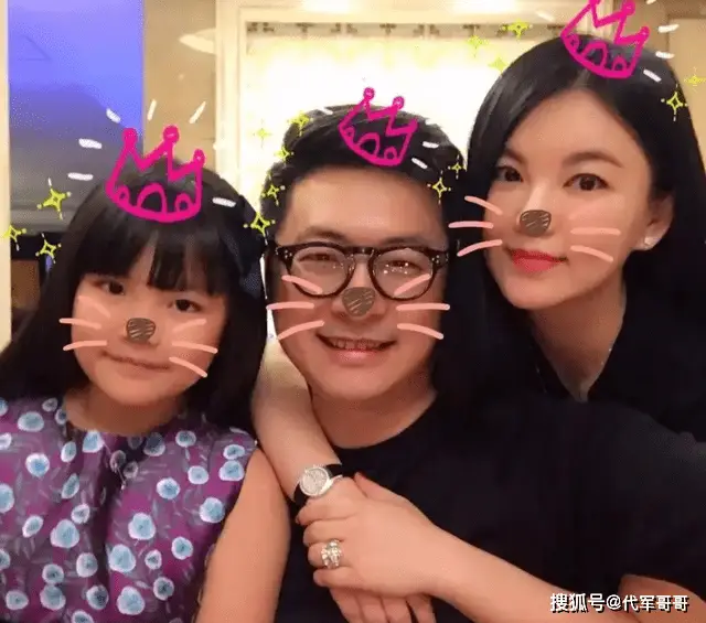 47岁李湘官宣退休，两婚两离，身家过亿，网友：她才是真正人生赢家