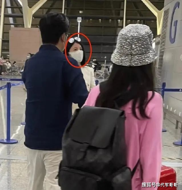 47岁李湘官宣退休，两婚两离，身家过亿，网友：她才是真正人生赢家