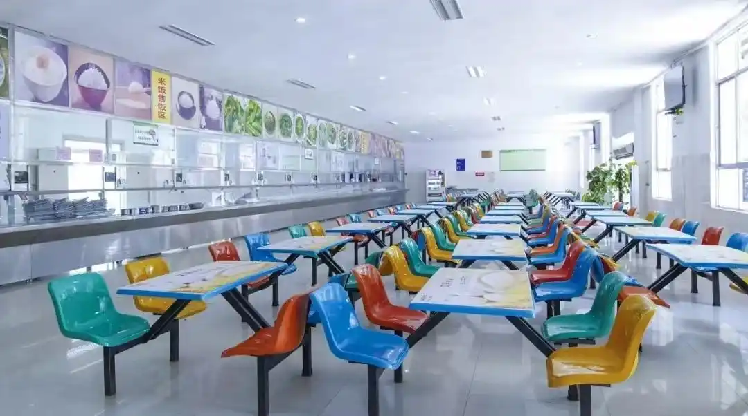 日供50万份校园午餐发臭，上海多校学生呕吐引监管介入！