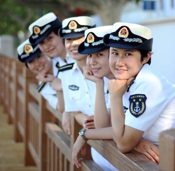 探访辽宁舰女兵的日常 气质超群 巾帼不让须眉