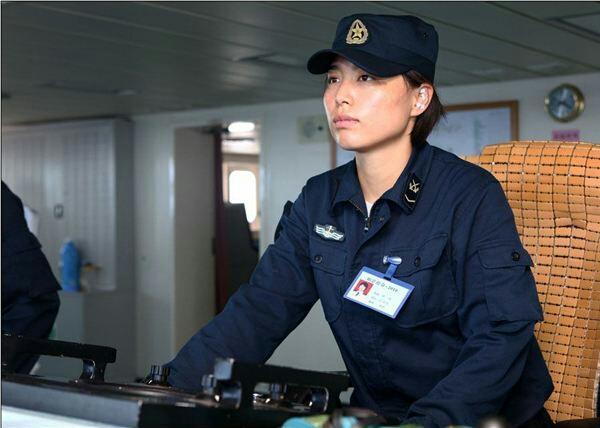 探访辽宁舰女兵的日常 气质超群 巾帼不让须眉