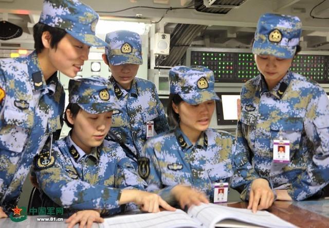 探访辽宁舰女兵的日常 气质超群 巾帼不让须眉