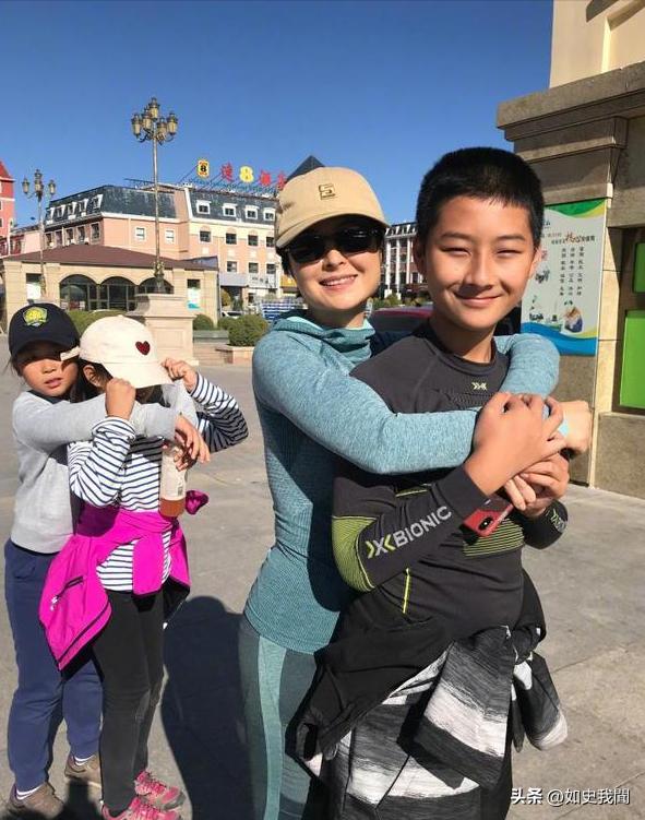 张泉灵：嫁大她18岁的丈夫李铁，辞职央视后，做投资实现财富自由