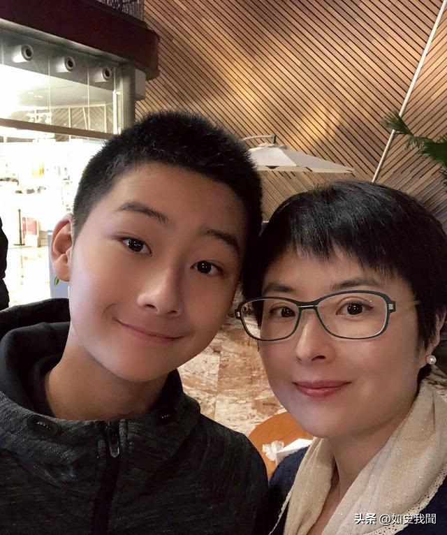 张泉灵：嫁大她18岁的丈夫李铁，辞职央视后，做投资实现财富自由