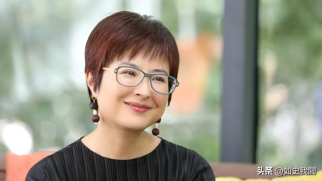 张泉灵：嫁大她18岁的丈夫李铁，辞职央视后，做投资实现财富自由