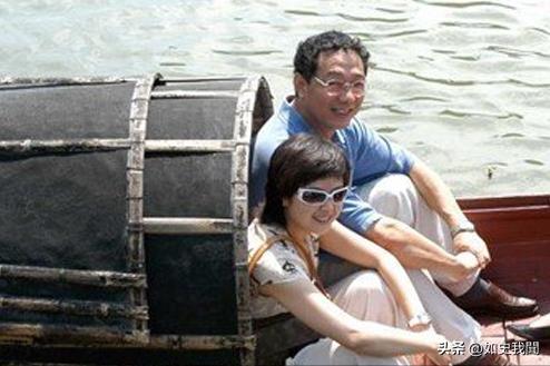 张泉灵：嫁大她18岁的丈夫李铁，辞职央视后，做投资实现财富自由