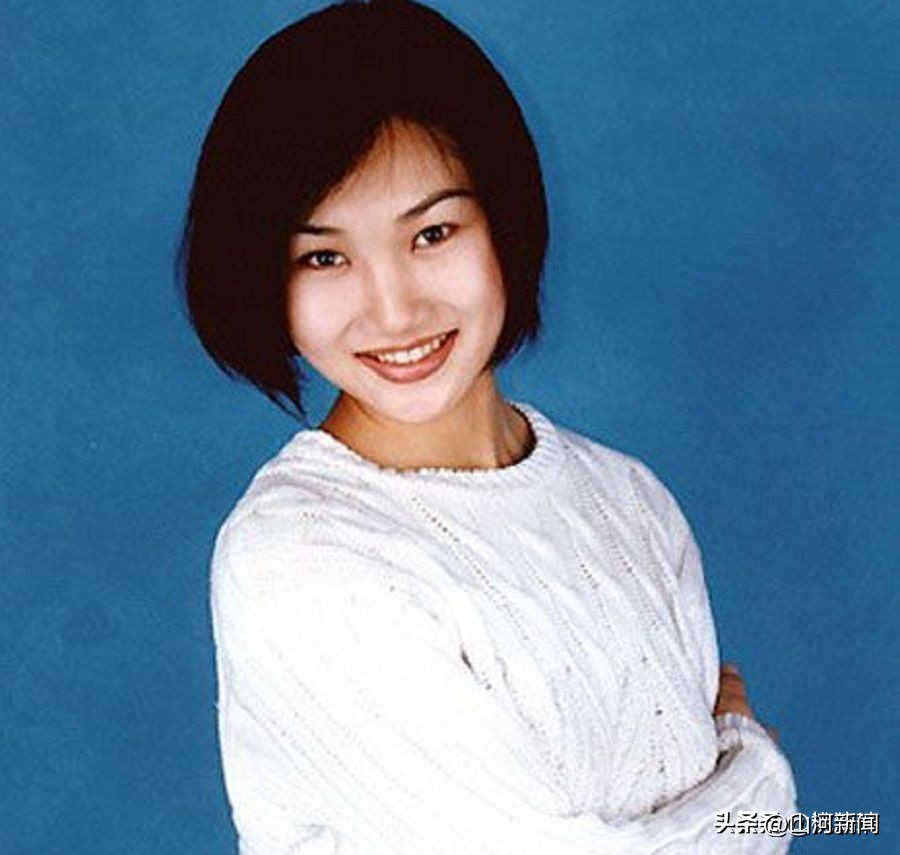 贷款上班20年，为了形象戴假发出镜，央视主持人李梓萌如今怎样了