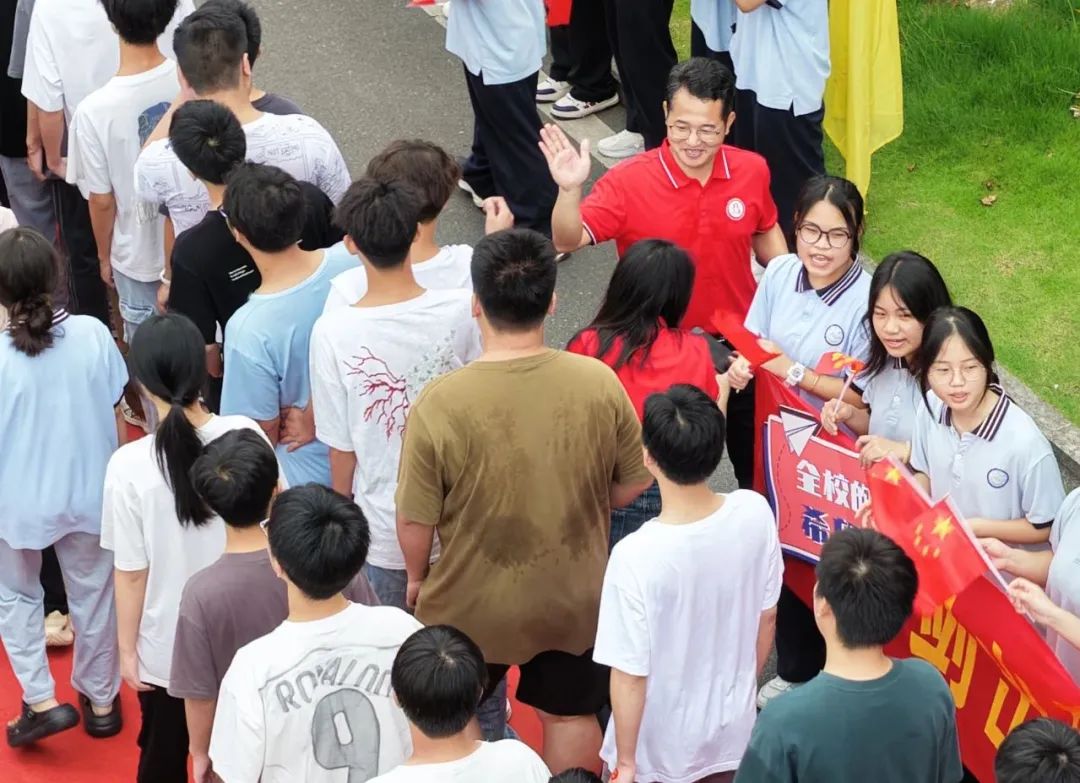 用心用情用力托举千万梦想