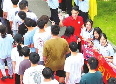 1335万考生今日奔赴高考考场，多部门全力护航——用心用情用力 托举千万梦想