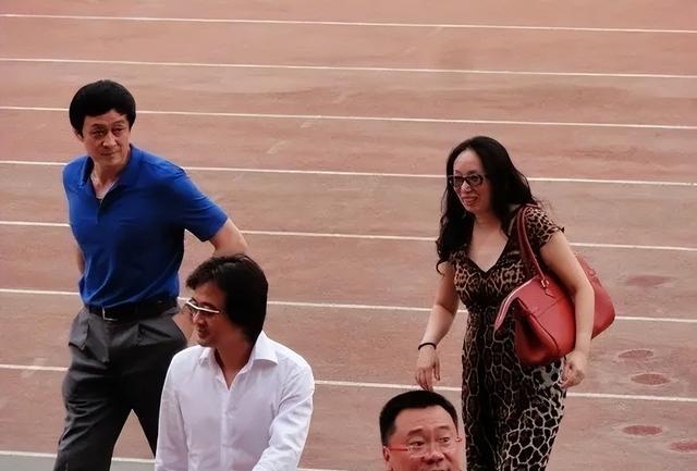 21年婚姻走到头，140亿女富豪为何被提离婚？