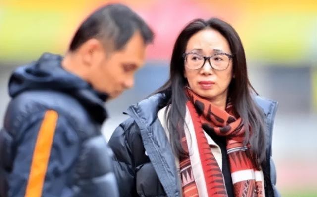 21年婚姻走到头，140亿女富豪为何被提离婚？