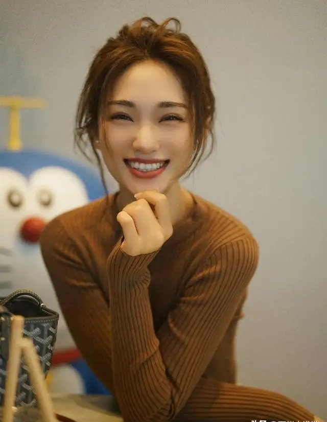 10个大美女，是央视各频道的当家花旦”，最性感的是六公主”