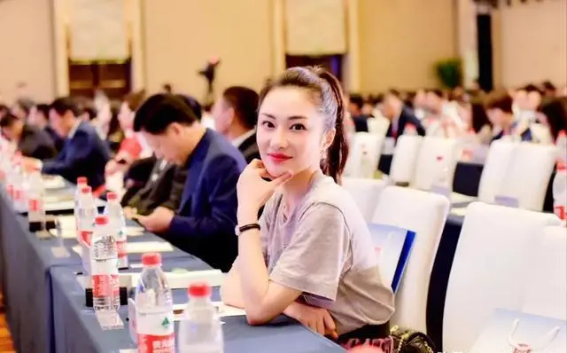 10个大美女，是央视各频道的当家花旦”，最性感的是六公主”