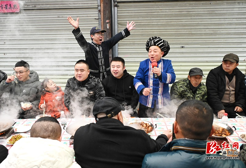 【新春走基层】吕家坪社区：长河号子声震天  百家宴里迎新春