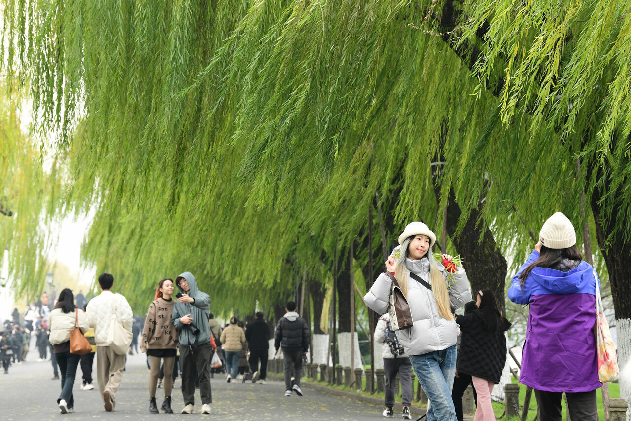 29日晨冷出新高度，我们将在晴朗升温中迎接2025