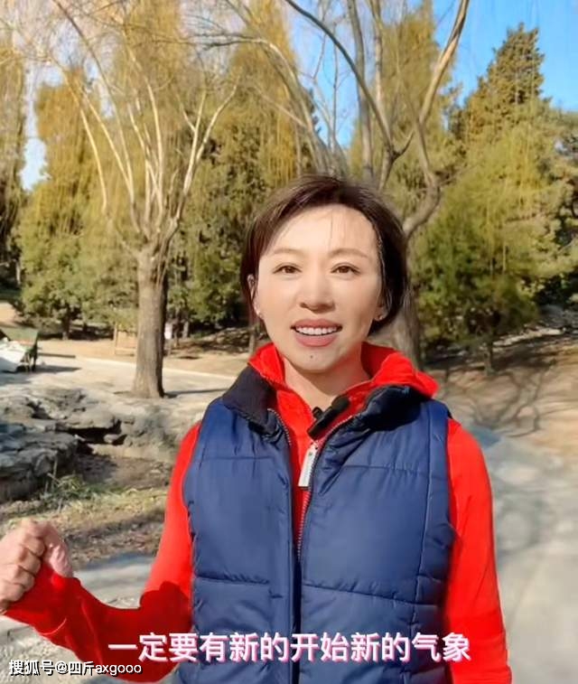央视女主持欧阳夏丹回归，消失三年首次露面，素颜出镜未回应离职